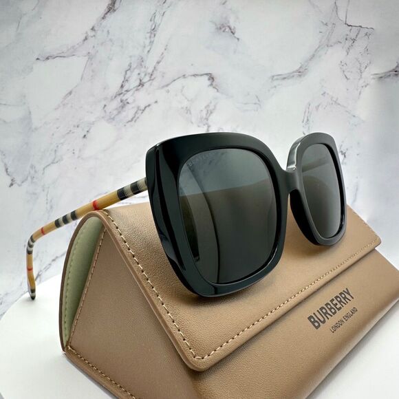 Burberry Sunglasses Black Square Cat Eye Checkered Arm Italy Authentic 54-20-140